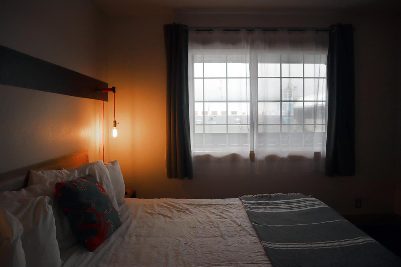 Ashore Hotel Сийсайд Екстериор снимка